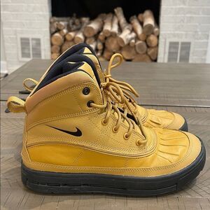 Nike Woodside 2 High ACG Boots Wheat/Black Size 5.5Y